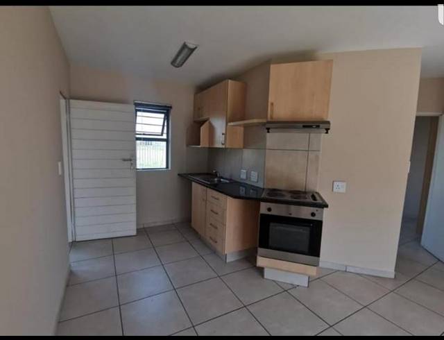 2 BEDROOM PROPERTY TO RENT IN LAKEFIELD